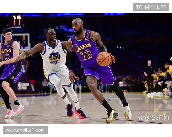 CCTV直播勇士对阵灰熊精彩赛事全程回顾与分析