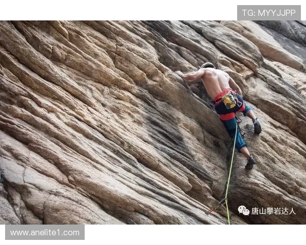 重庆攀岩队的控制之道:深度解析攀岩技术与团队协作的完美结合 重庆攀岩队的控制之道:深度解析攀岩技术与团队协作的完美结合